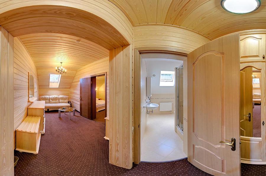 Forest House Tatariv Rum bild